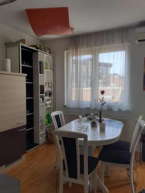 Greatly located/parking/balcony/2 bathrooms
